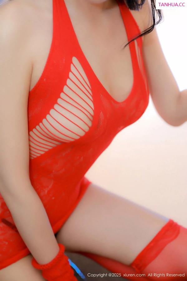  [XiuRen]高清写真图 2025.07.02 No.10493 桑宁 红色情趣第22张图片